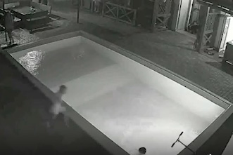 Девочка спасла тонущего пятилетнего мальчика в Крыму и попала на видео