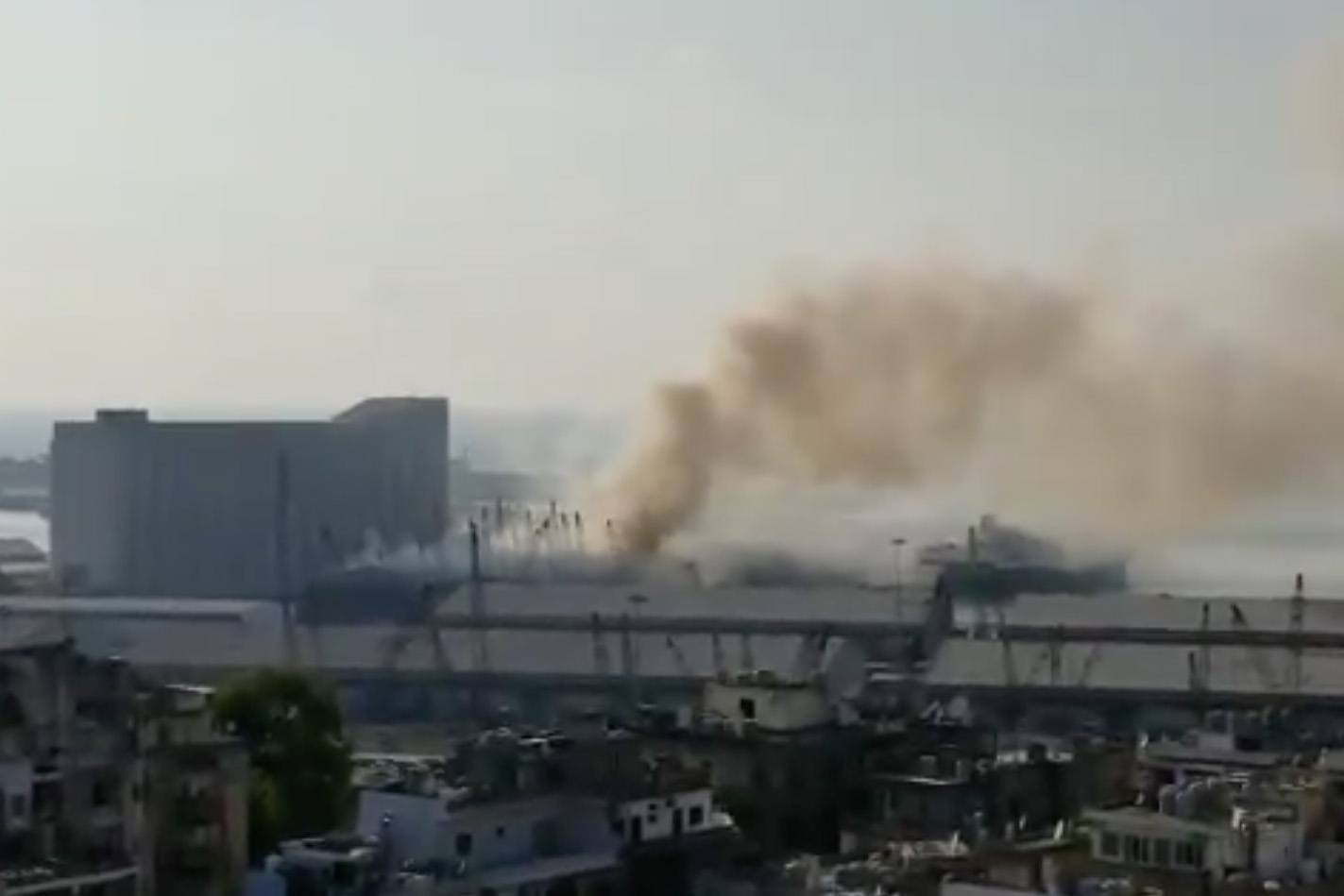 Здание посольства РФ повреждено в результате взрыва в Ливане