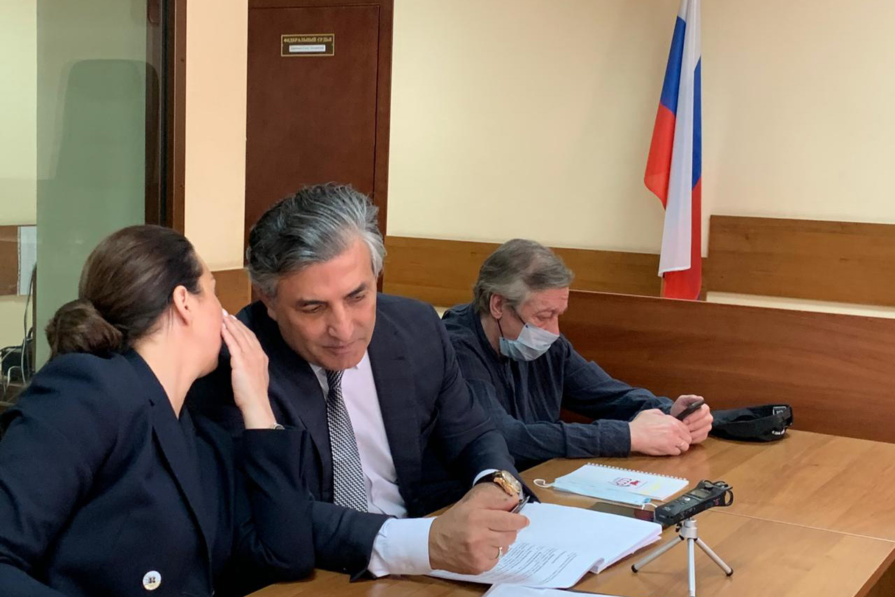 Ефремов заявил, что его адвокаты согласовывают все действия с ним