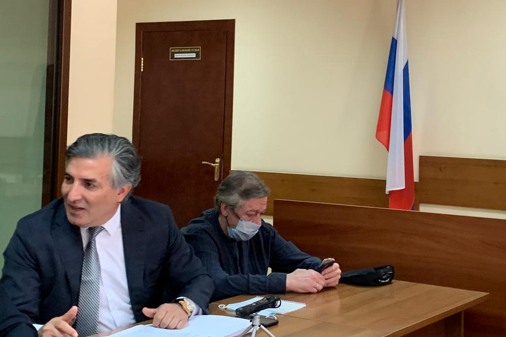 Свидетель описал человека, которого видел за рулем машины Ефремова