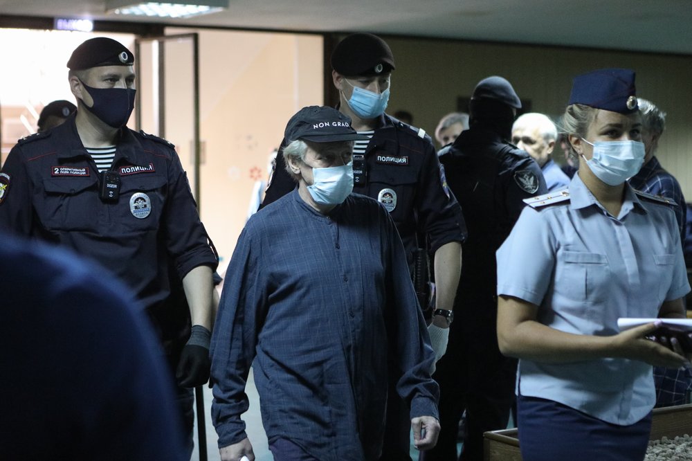 Еще одна свидетельница заявила, что Ефремов был за рулем в момент ДТП