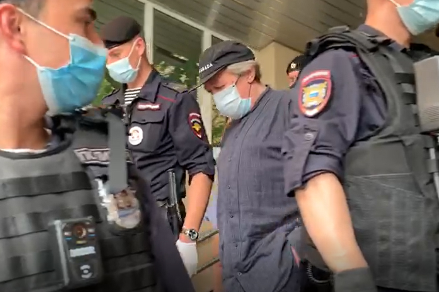 Сын погибшего в ДТП с участием Ефремова подал иск к актеру на 6,5 миллиона рублей