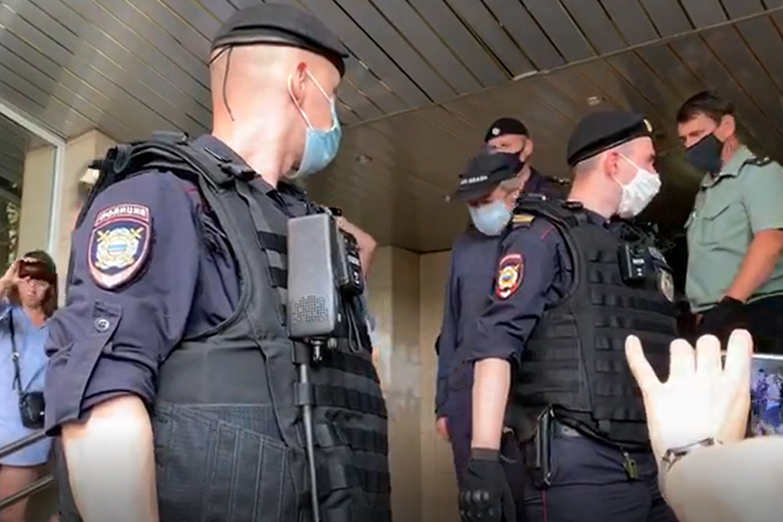 Драка произошла во время заседания суда по делу Ефремова