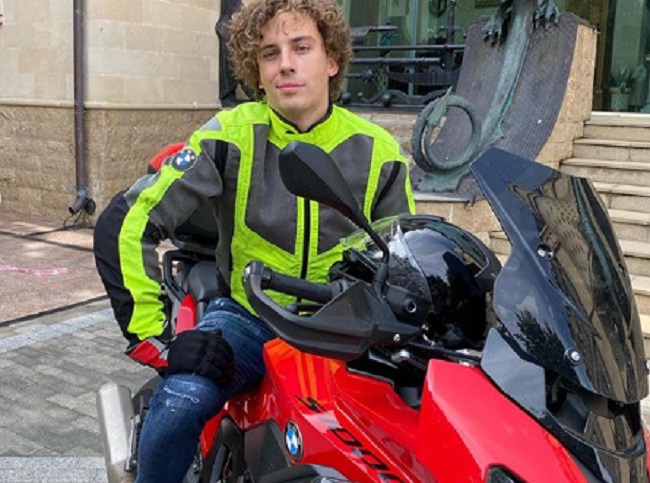 Максим Галкин предстал перед поклонниками в образе байкера