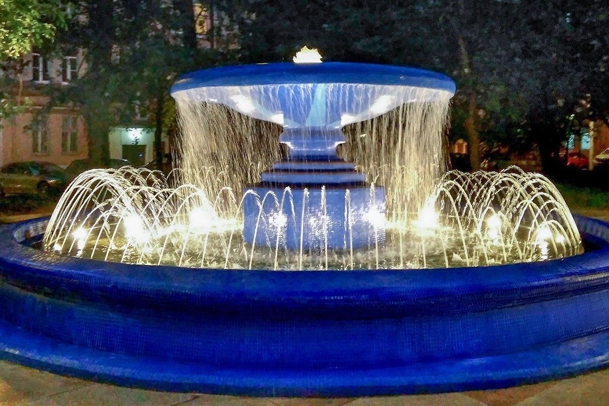 Фонтан возле станции метро «Авиамоторная» отремонтировали