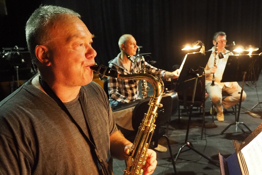 Слева направо: музыканты Борис Сокол, Сергей Макросеков и Андрей Волохов на репетиции