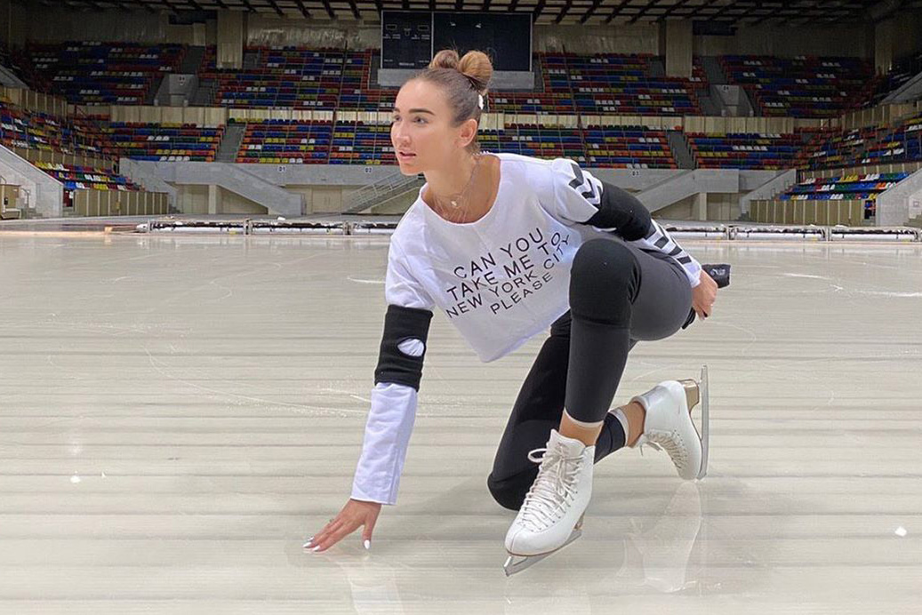 «Не знаю, как мы будем кататься»: Бузова продемонстрировала свои травмы, полученные на льду