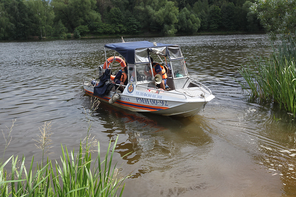 СМИ: Два человека погибли после столкновения катеров в Саратовской области