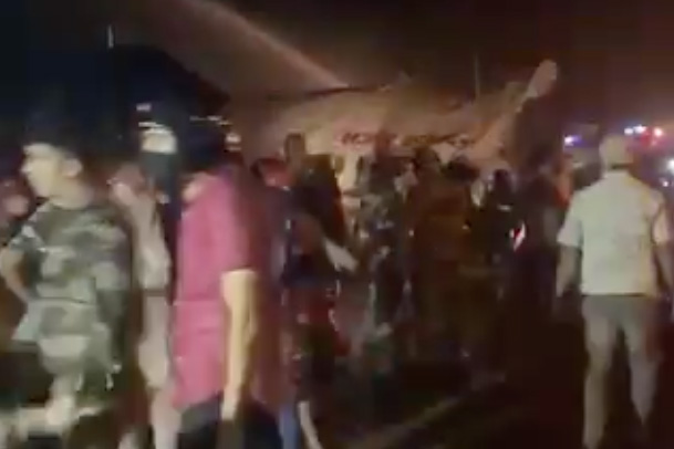 Число погибших при жесткой посадке самолета в Индии выросло до 20 человек