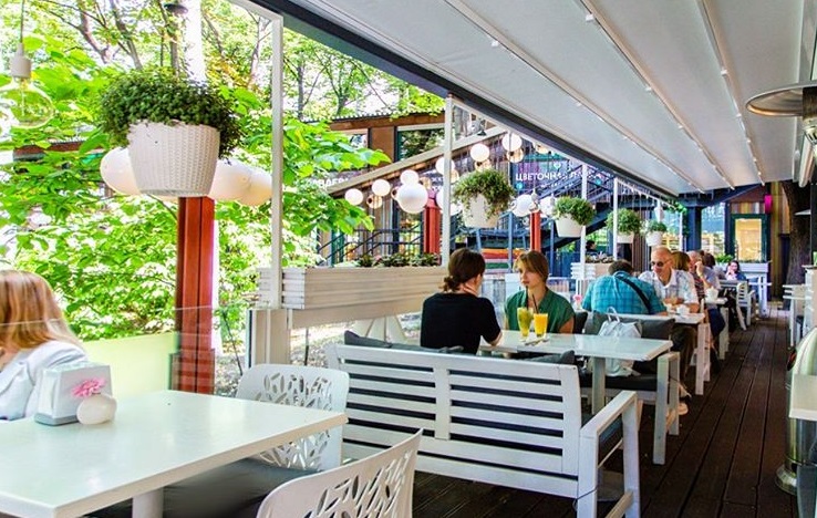 МЧС порекомендовало кафе и ресторанам Москвы закрыть летние веранды