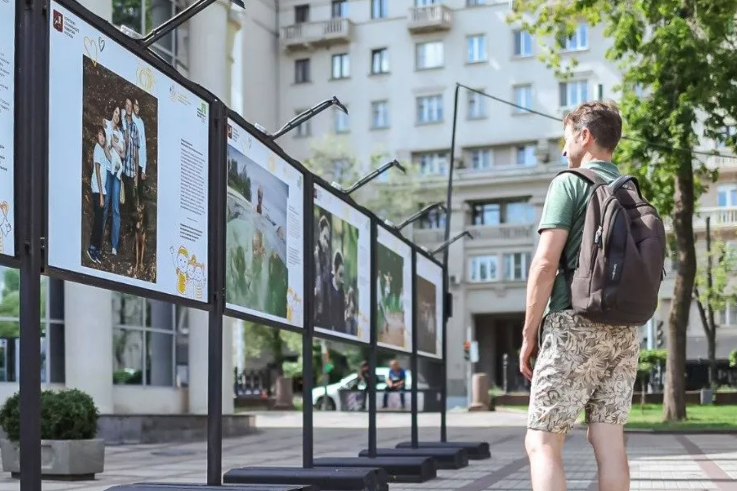 Прошло на улице. Фотовыставки на бульварах Москвы. Выставка на бульваре. Уличные фотовыставки Москвы. Выставки на бульварах Москвы.