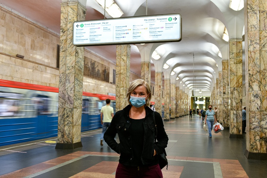 Анна Мишина на станции метро «Автозаводская»