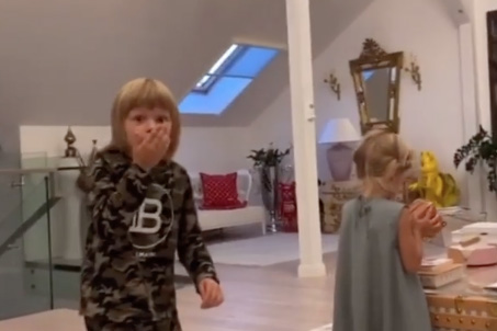 «Нашла чему учить детей»: Рудковскую раскритиковали за неоднозначный клип сына