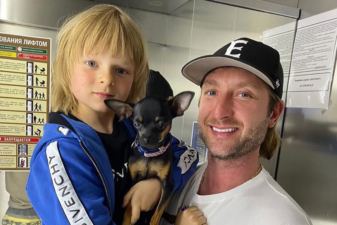 «Хороший папа»: подписчики восхитились отцовскими качествами Плющенко