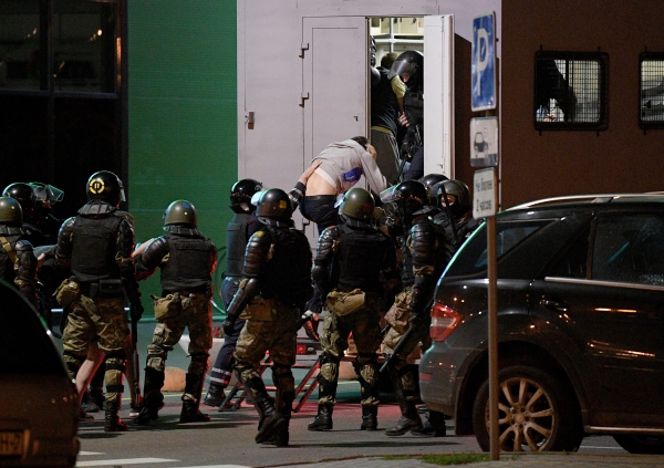 «Полнейшее ничтожество»: ветераны раскритиковали отказ белорусских спецназовцев от формы