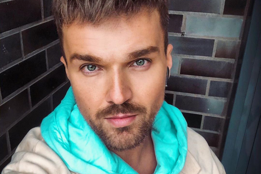 Певец Александр Панайотов стал героем первоапрельской шутки