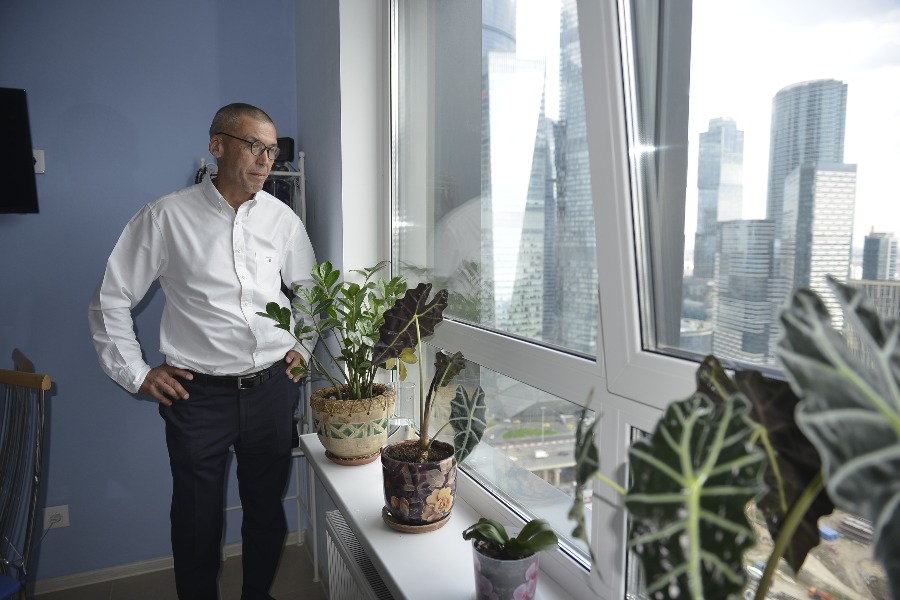 Раис Рамазанов 58 лет прожил в хрущевке, но полгода назад в рамках программы реновации получил квартиру в новостройке