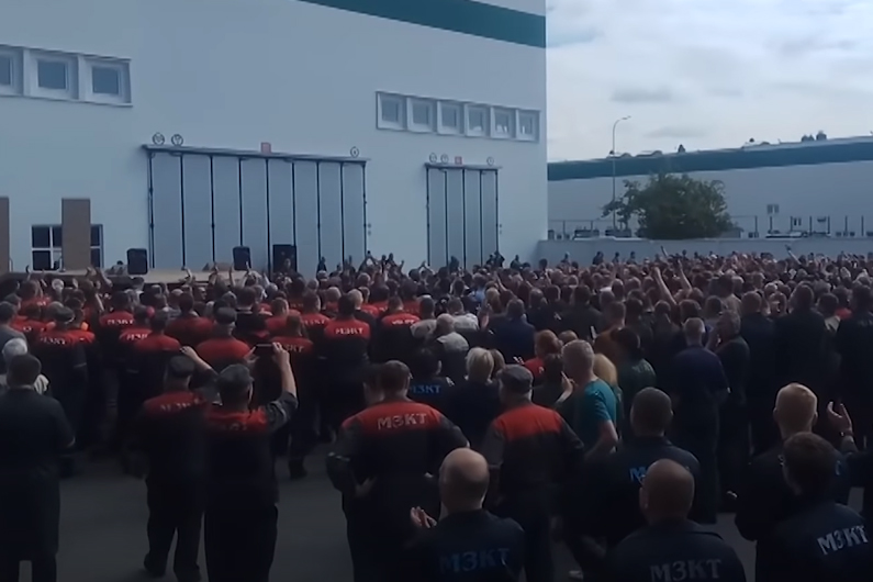 Рабочие Белорусского металлургического завода вышли на акцию протеста