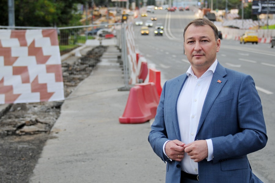 Глава управы Таганского района Александр Мишаков рассказывает, как проводятся ремонт дорог и благоустройство прилегающих к ним территорий