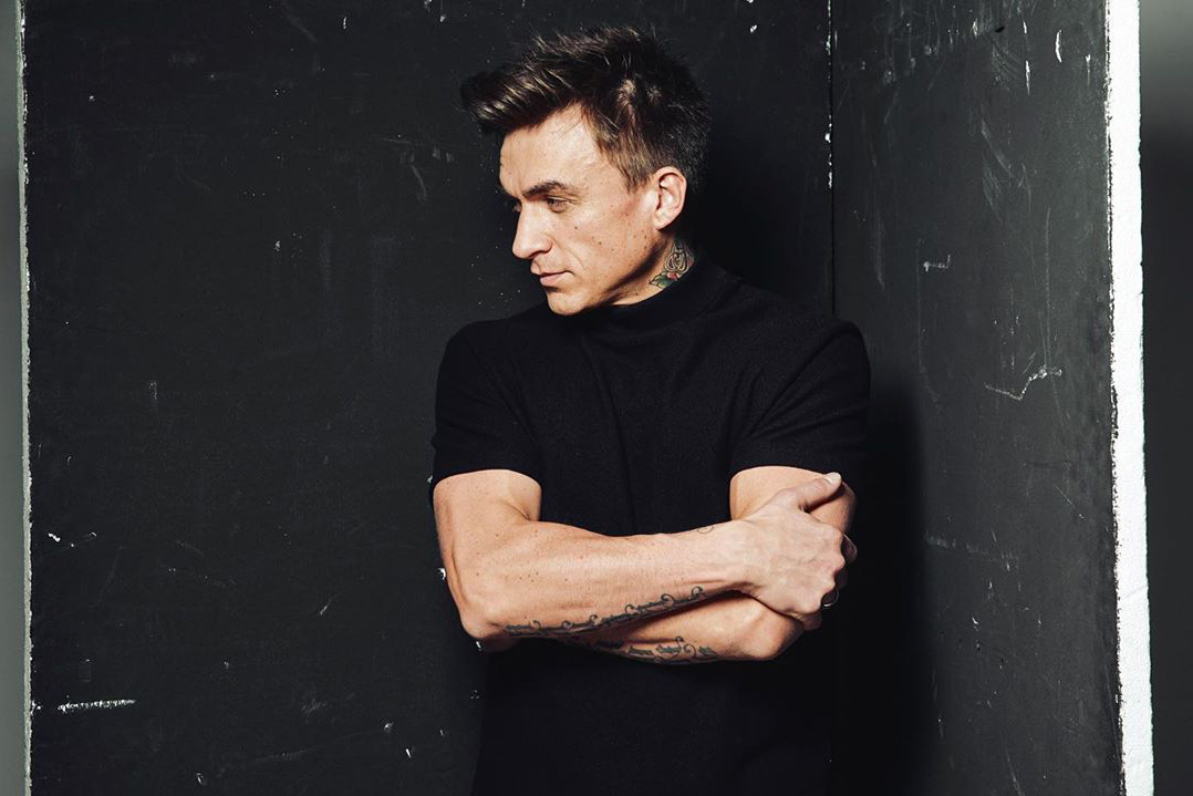 «Не заиграйтесь»: фанаты осудили Топалова за поцелуй с Ильиных в эфире телешоу