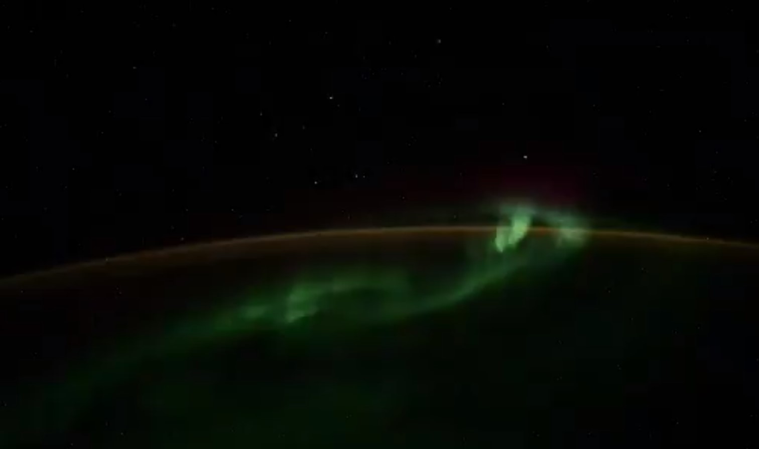 Астроном объяснил происхождение снятых с МКС неизвестных объектов