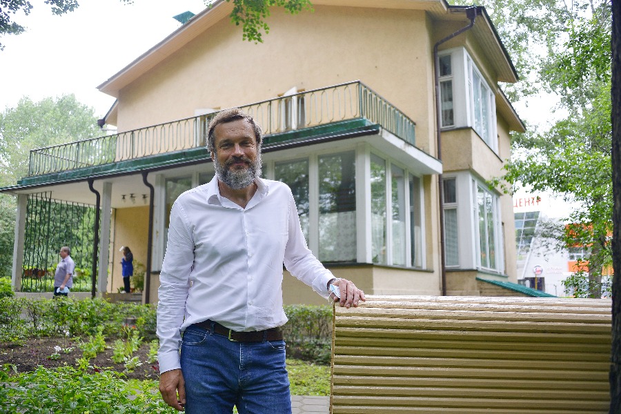 Внук академика Королева Сергей у дома-музея своего знаменитого деда у ВДНХ