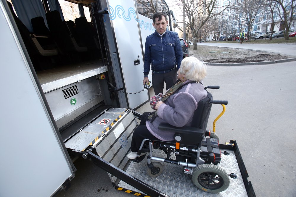 Около 95 тысяч человек воспользовались социальным такси в Москве