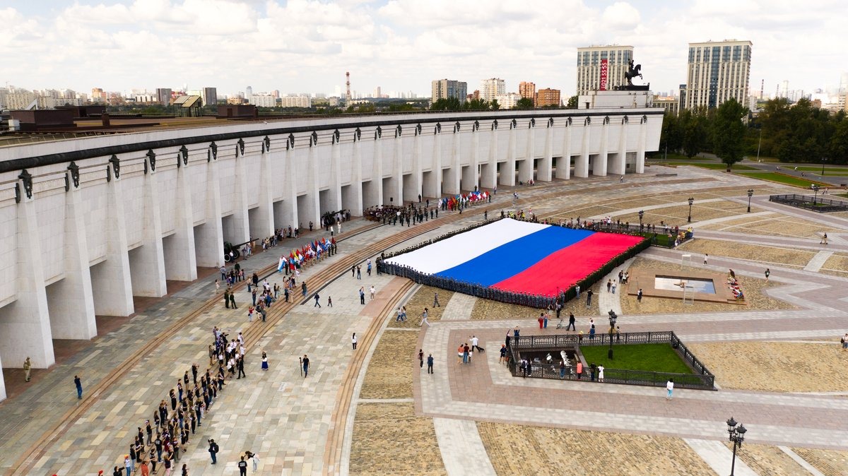 Триколор у Музея Победы