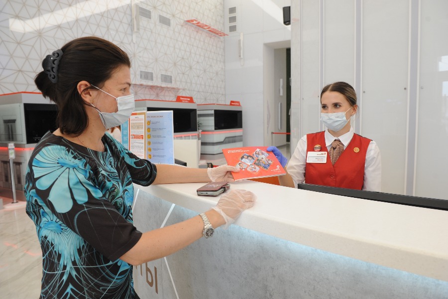 Москвичи смогут оплатить резидентную парковку в столичных центрах госуслуг