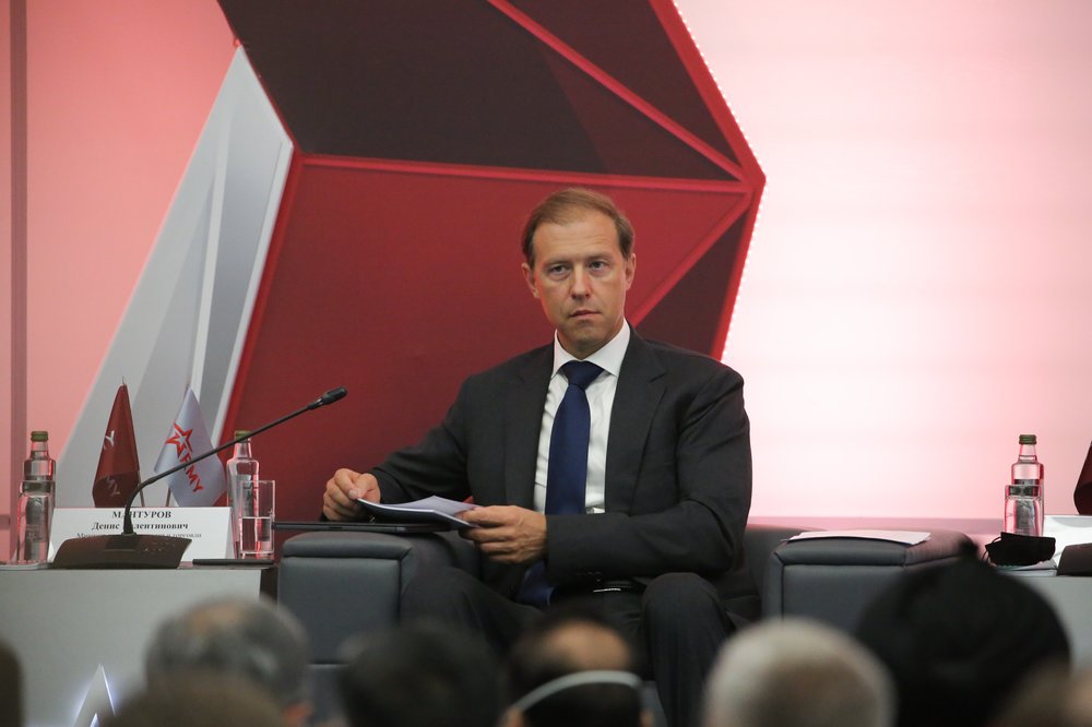 Глава Минпромторга: Производство в РФ полностью покрывает спрос на маски