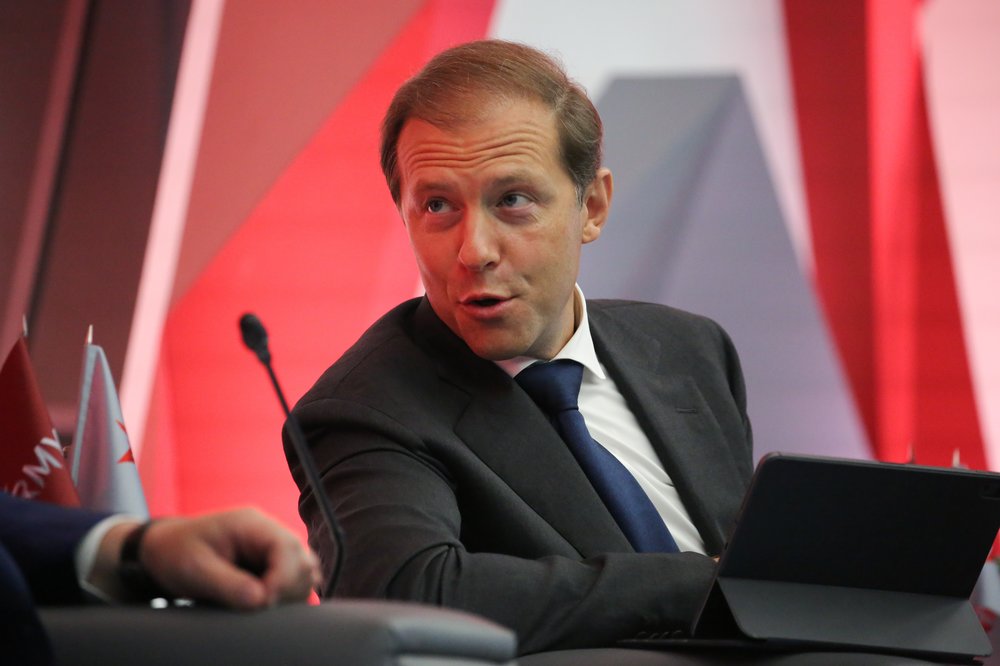 Мантуров заявил об отсутствии проблем с наличием продуктов в России