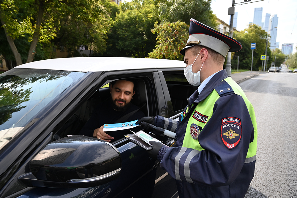 Почти три тысячи водителей вело- и мототранспорта привлекли к ответственности в Москве