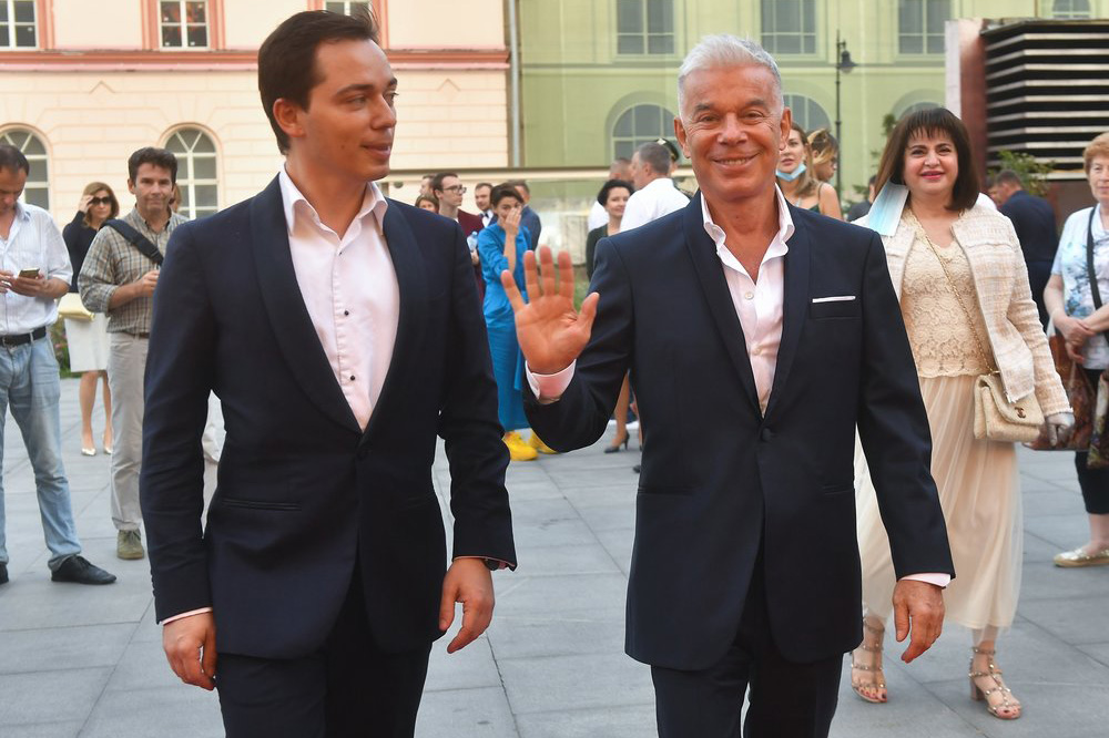 Родион Газманов высказался о вероятности чипирования при вакцинации от коронавируса