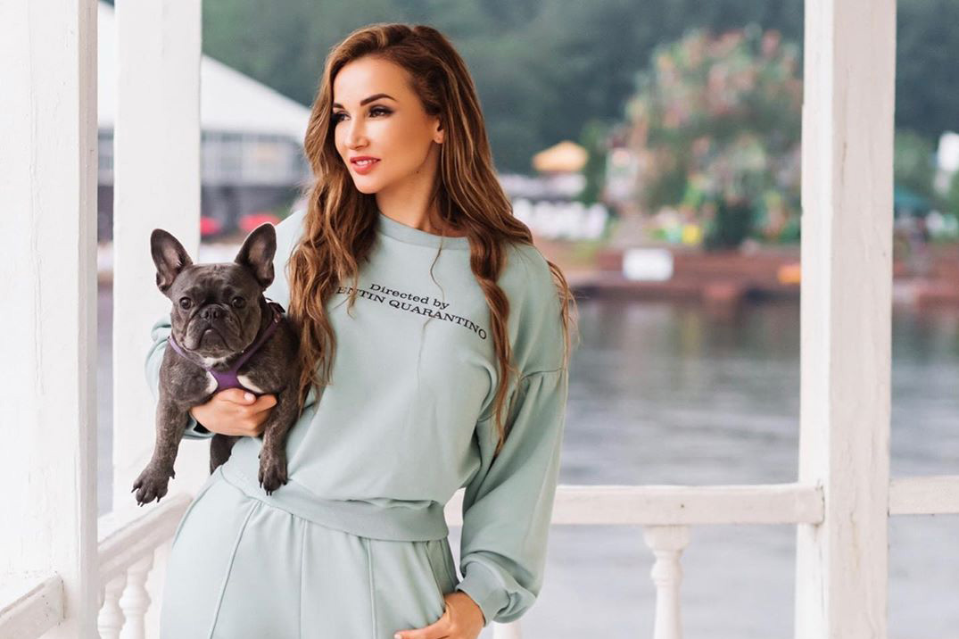 «Прекрасное создание»: Чехова похвасталась фигурой в бикини на отдыхе