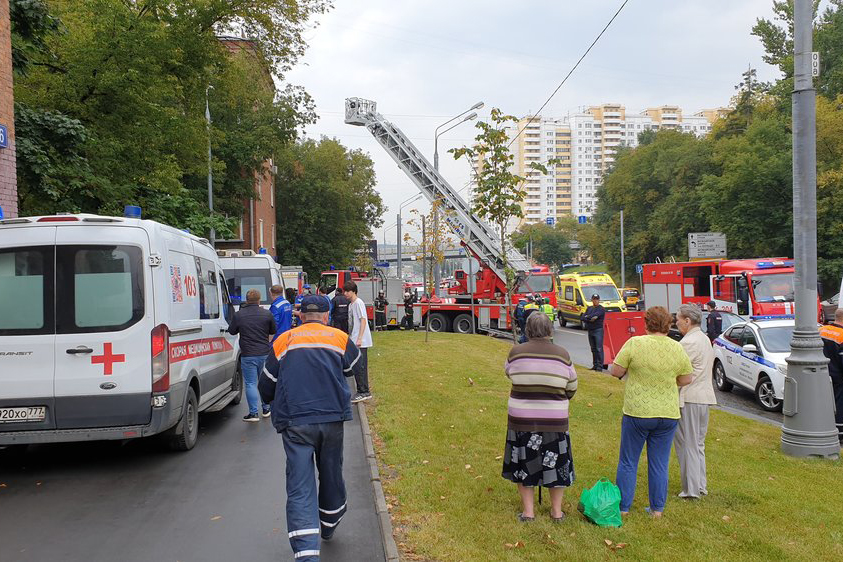 Появилось видео спасения детей из горящего дома на улице Кубинке
