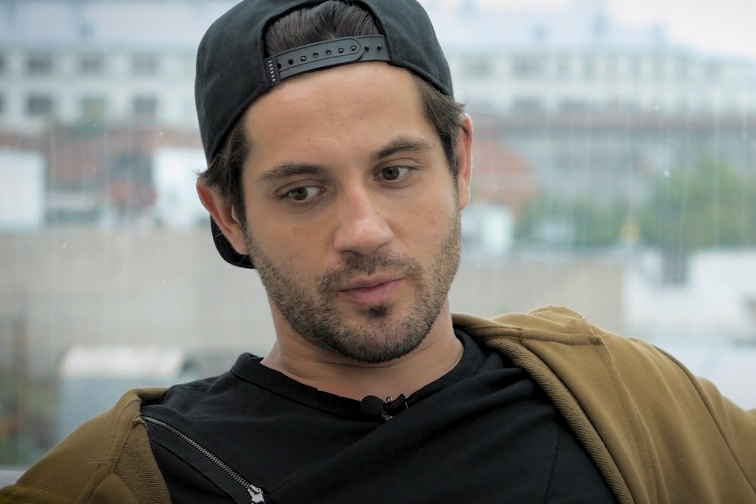 «Постельная сцена, а у тебя пузо»: актер Богатырев объяснил, когда артисту нельзя толстеть