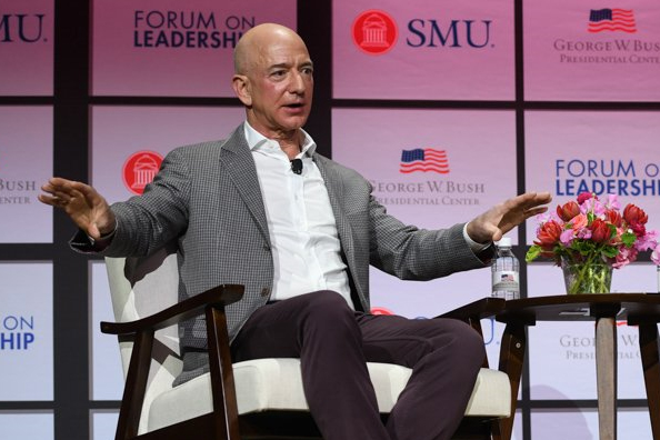 Состояние самого богатого человека в мире впервые превысило 200 миллиардов долларов