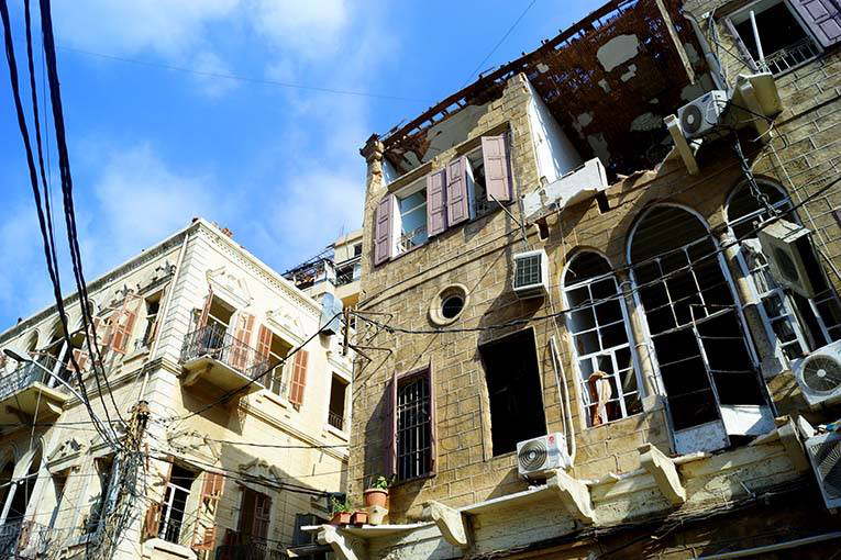 Число жертв взрыва в порту Бейрута увеличилось до 190