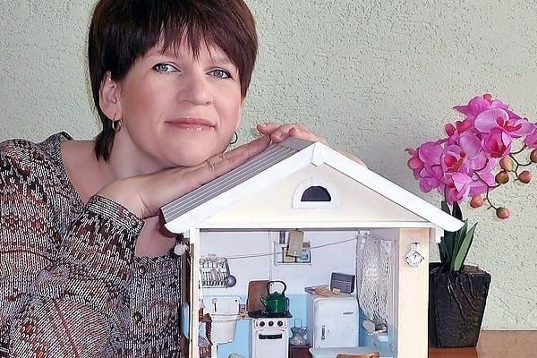 Создатель игрушечного домика Галина Чиркова