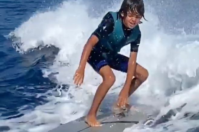 «Прячьте девочек!»: сын Киркорова восхитил подписчиков на отдыхе в Греции