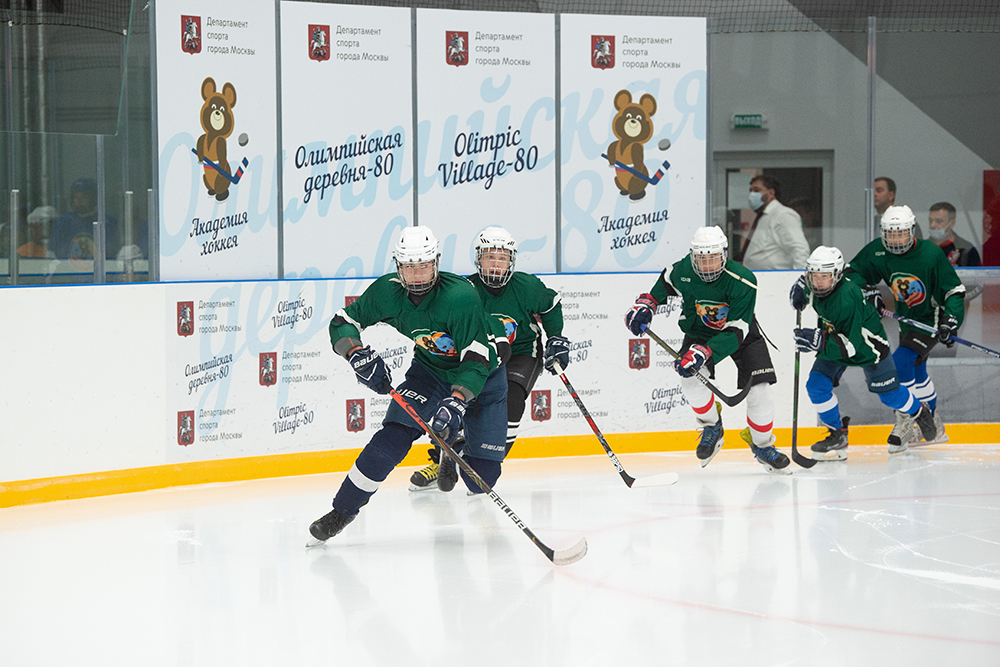 Восемь новых спорткомплексов с ледовыми аренами откроют в Москве