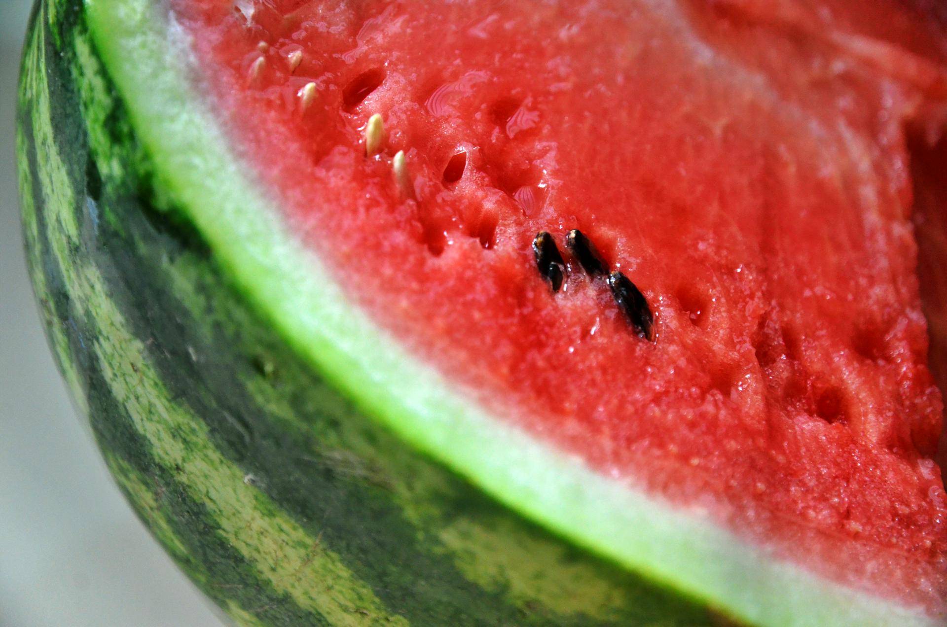 Диетолог дала советы, как правильно есть арбуз