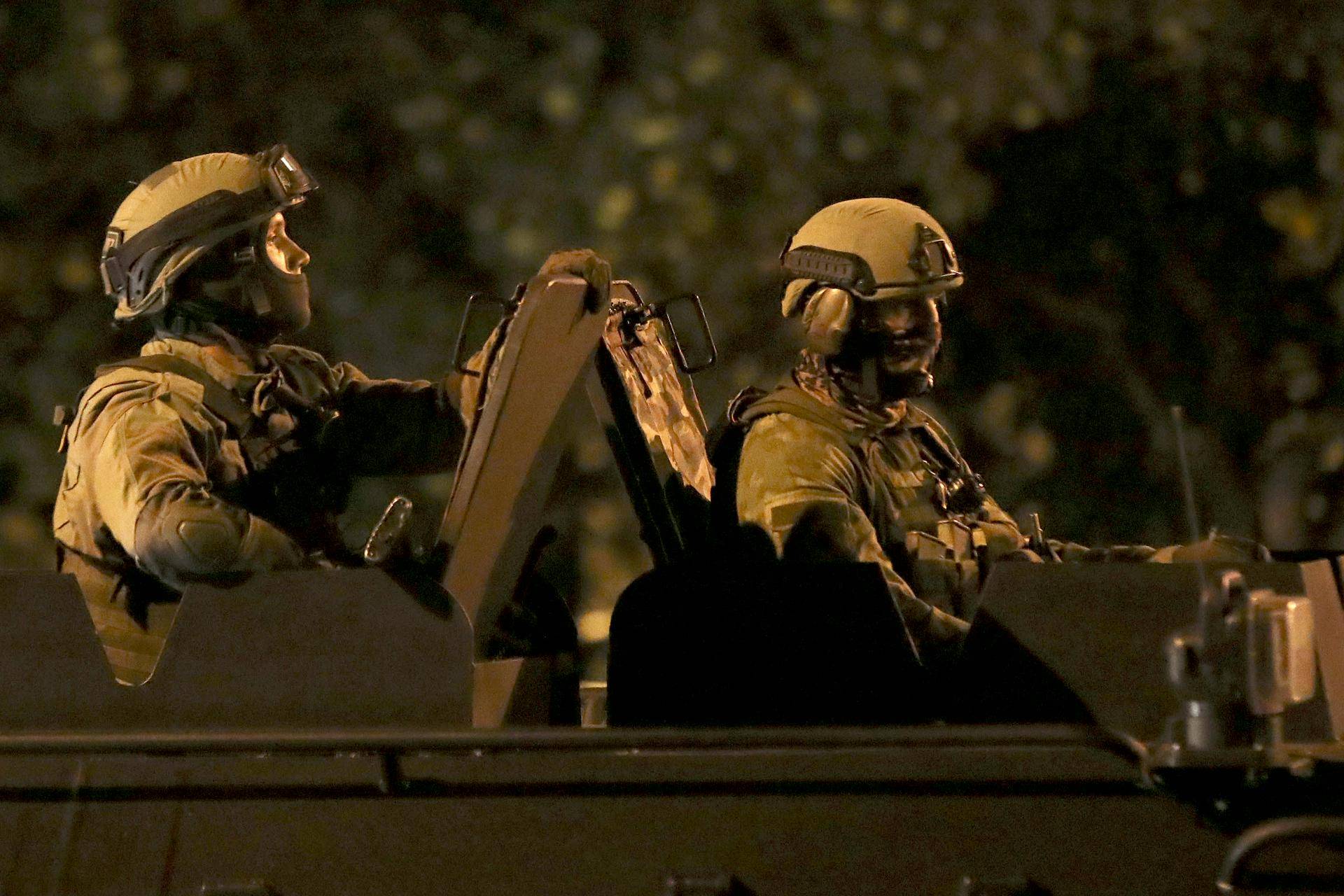 СМИ: Автозак задавил участника беспорядков в Минске