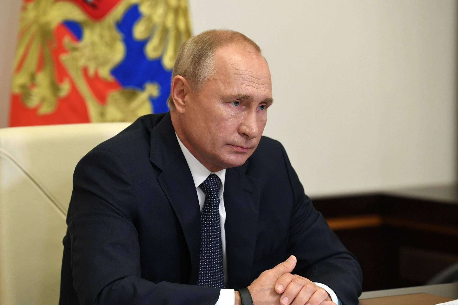 Путин призвал россиян соблюдать меры борьбы с COVID-19