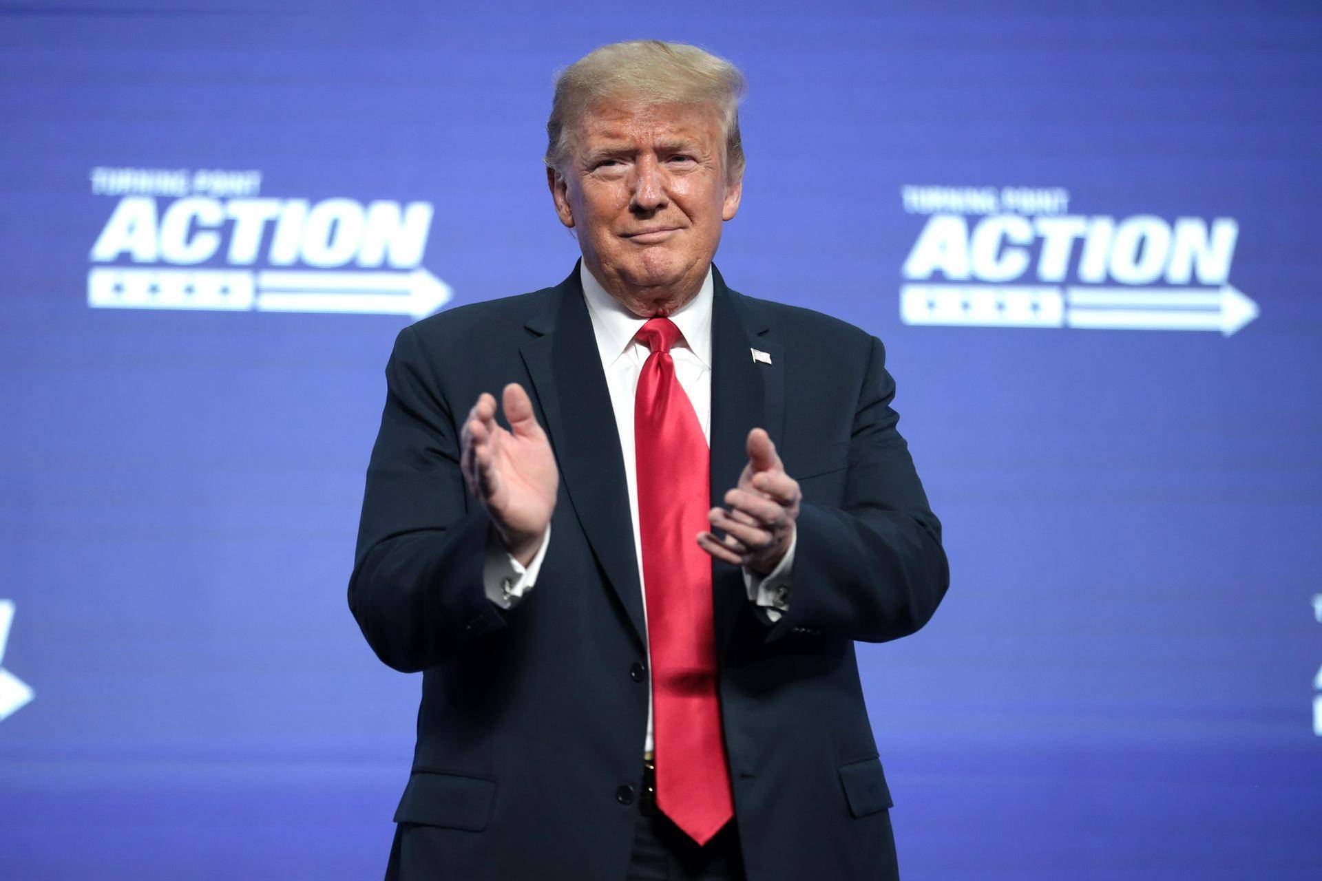 Трамп предрек США революцию в случае победы Байдена на выборах