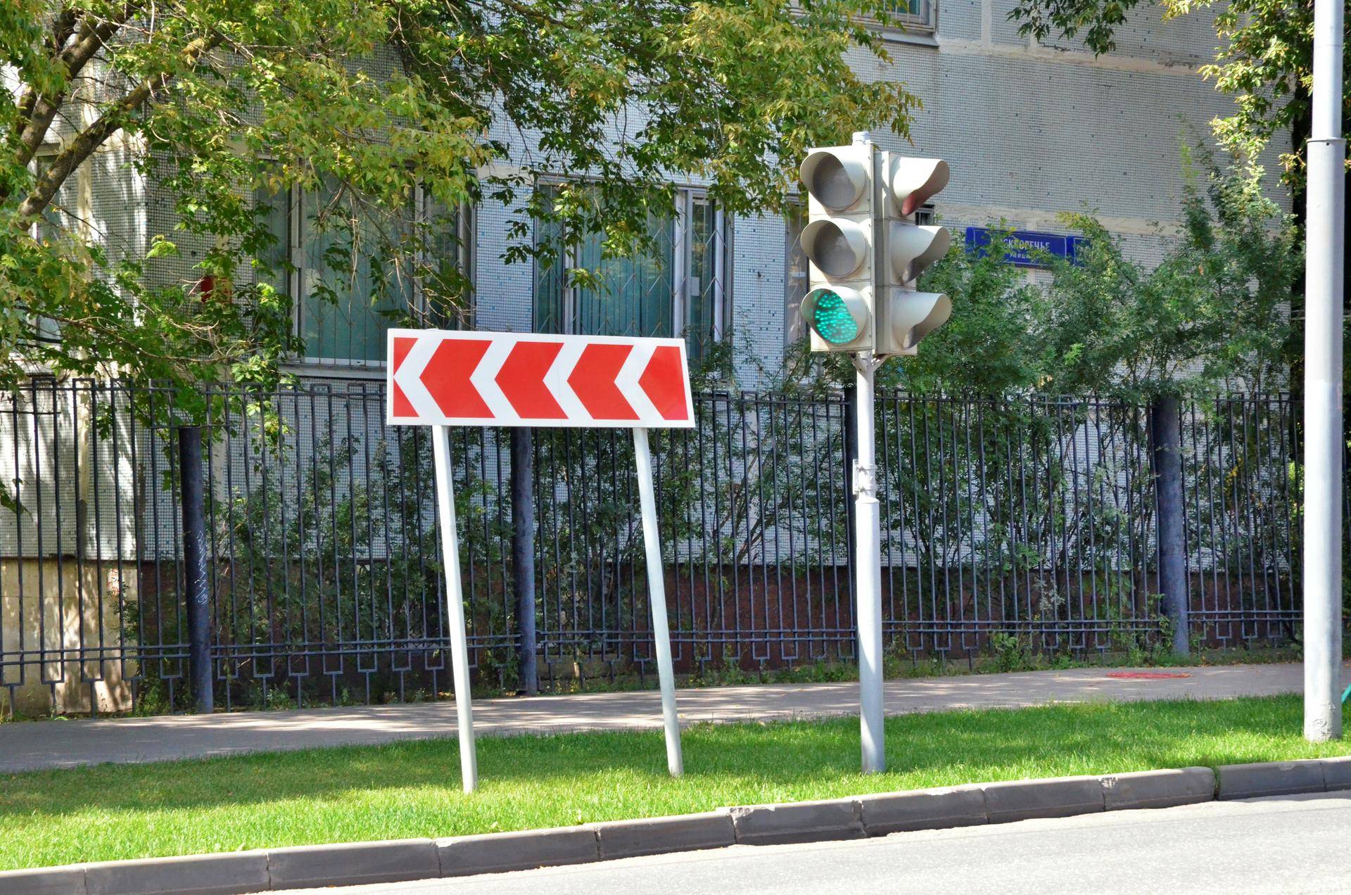 Движение временно ограничат по Госпитальному мосту