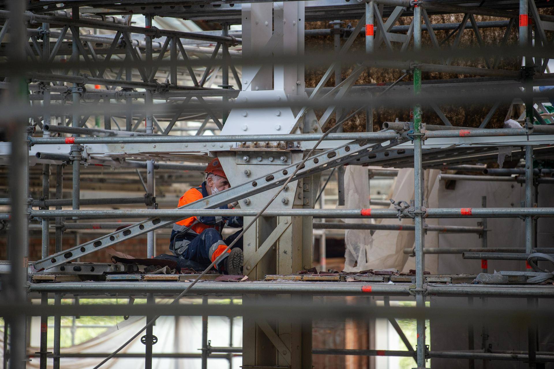 Административное здание на Профсоюзной улице в Москве реконструируют