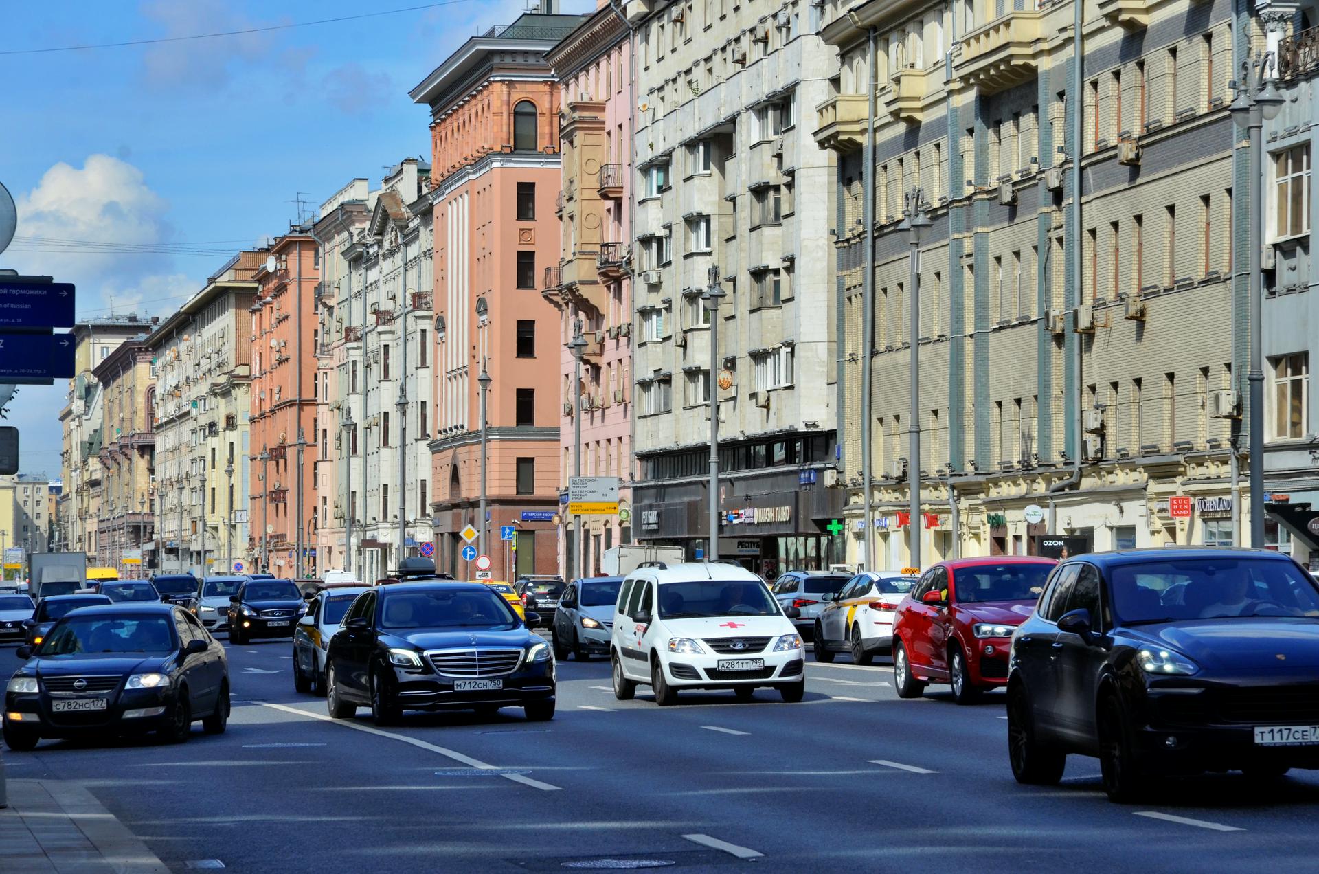 Москвичам напомнили о перекрытиях движения в центре города 27 апреля