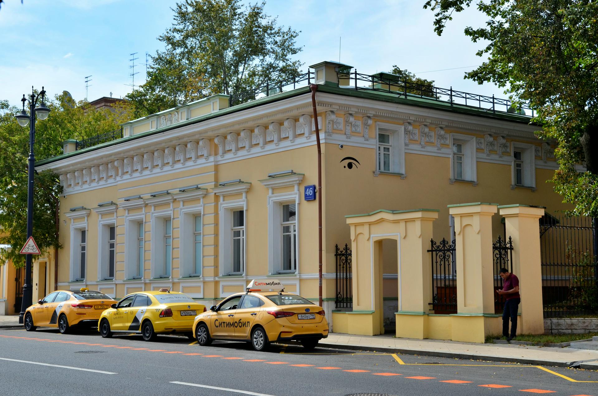 Дептранс: Московское такси ежедневно перевозит больше 900 тысяч человек