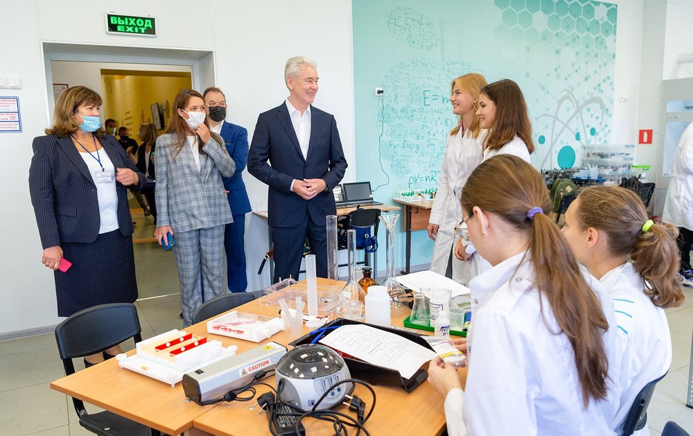 Сергей Собянин рассказал, почему старшеклассников переведут на дистанционку